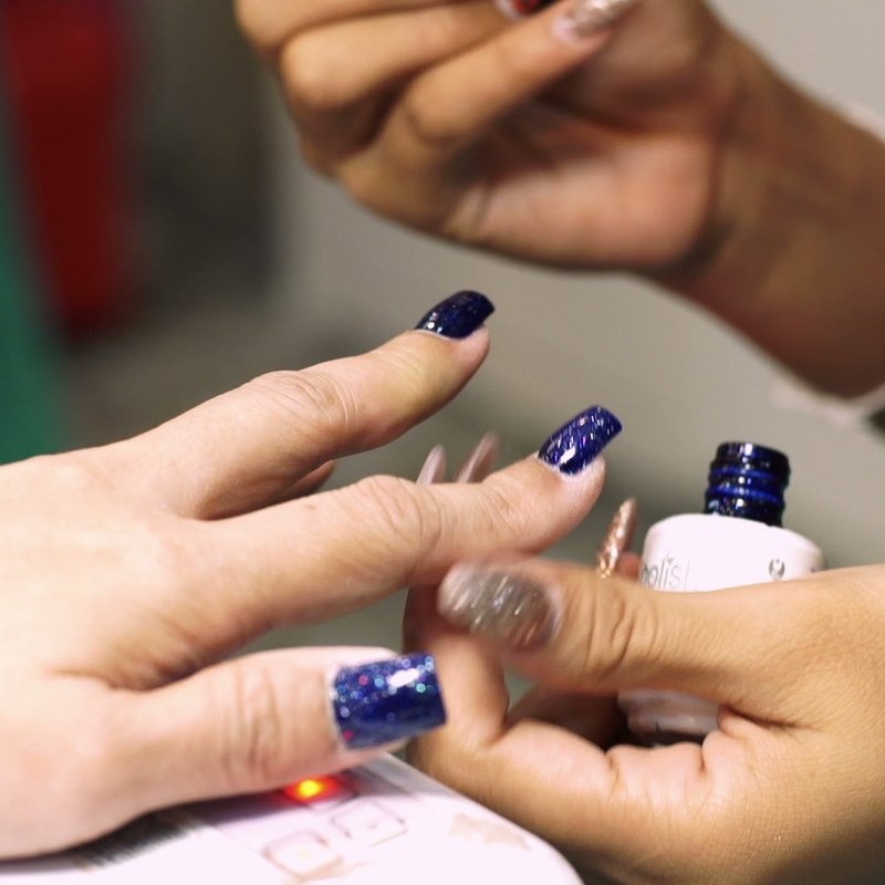 Manicura semipermanent